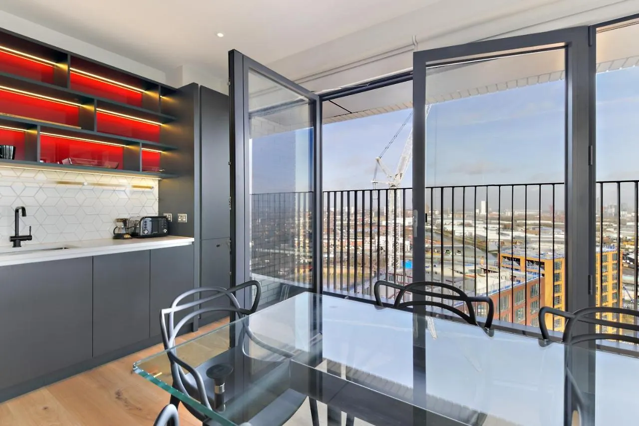 Amazing Flat In A New Modern Building Apartment London