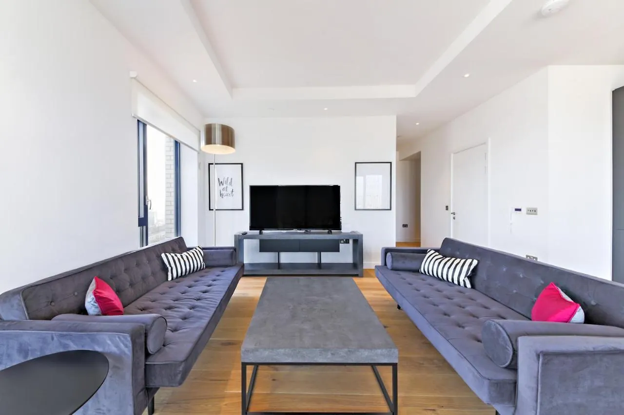 Amazing Flat In A New Modern Building Apartment London