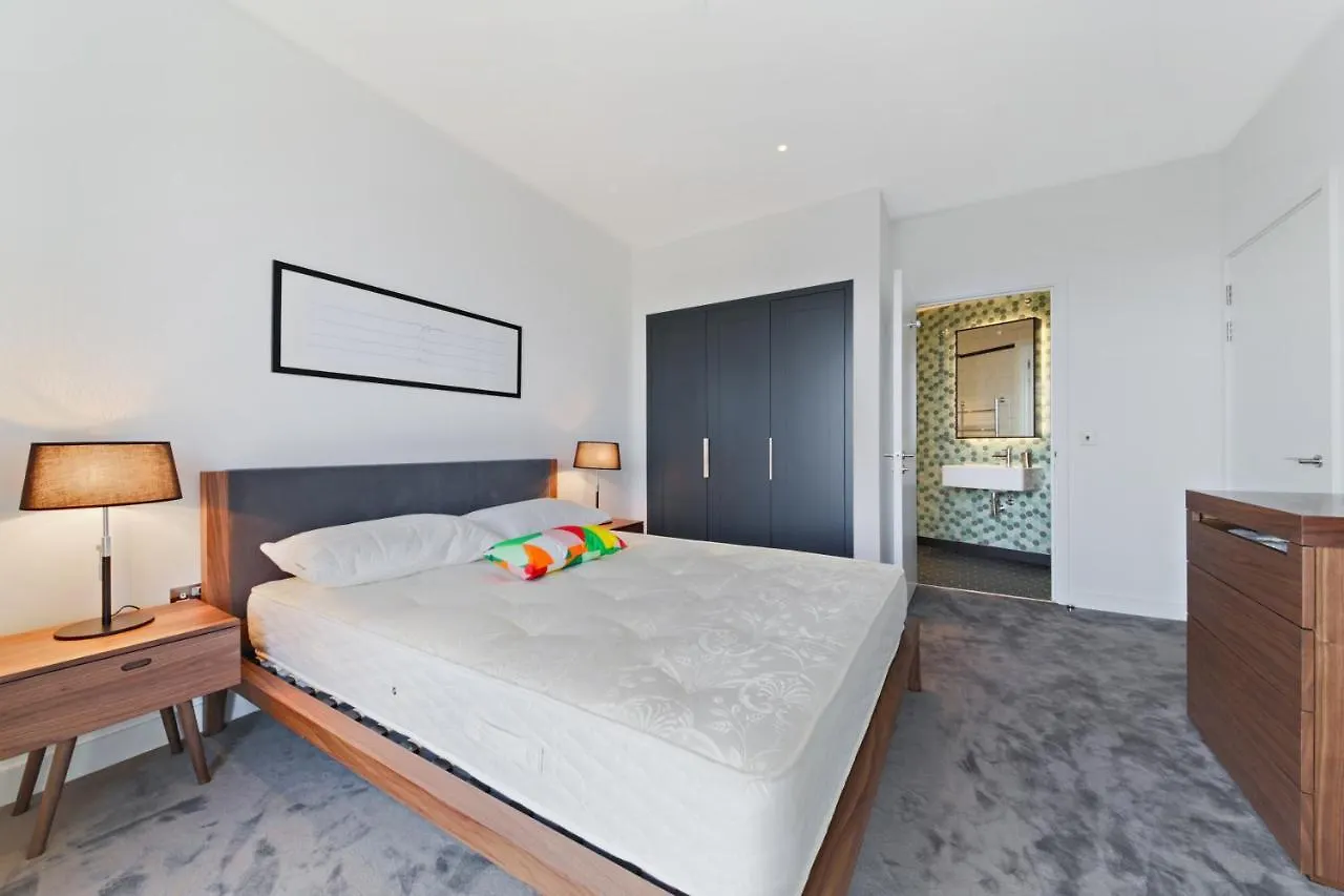 Amazing Flat In A New Modern Building Apartment London